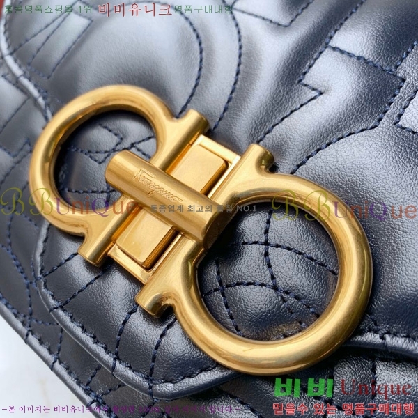 #��󰡸� ��ġ�� �ΰ� ũ�ν��� 21H153-1304 ���̺�