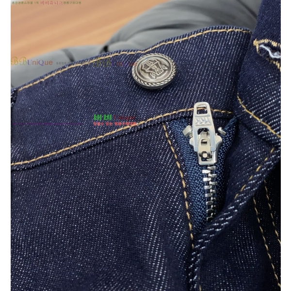 ���� ���ڷ� ��ġ�ڸ� û���� BC24358